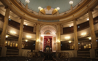 העיר העתיקה: מבית הכנסת העירוני לבית האופרה