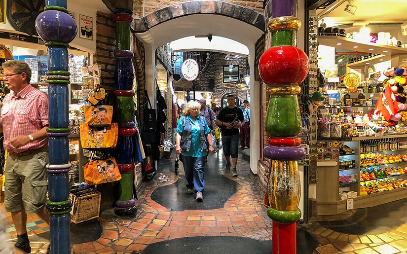 גלריית הונדרטוואסר - Hundertwasser Village Gallery