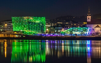 ארס אלקטרוניקה - Ars Electronica Center‬