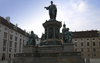 פסל של הקיסר פרנץ - Emperor Franz Monument