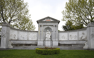 הפסל של גרילפרצר - Grillparzer Monument